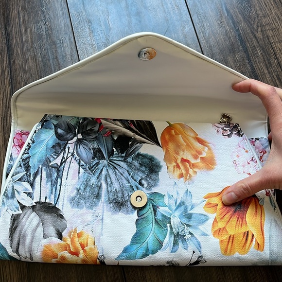 Beautiful Floral Clutch - Picture 3 of 7